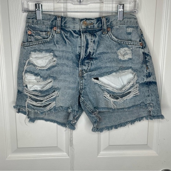 We The Free Maggie Mid Rise Distressed Short in Kiss Me Wash Boho Bohemian 25 - Picture 3 of 15